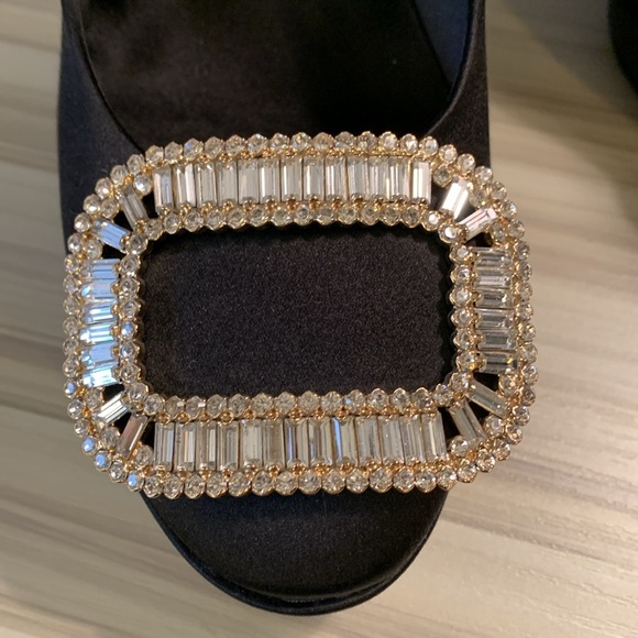 Roger Vivier Paris Black Satin Limelight Buckle Embellished Platform Pumps - Picture 2 of 13